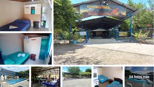 Zona de hamacas y restaurante en la Posada Turística Noches de Saturno, desierto de la Tatacoa