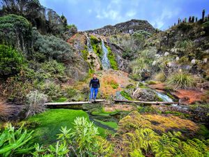 Cascada de los Siete Colores en Murillo, ruta hacia los Termales de la Cabaña